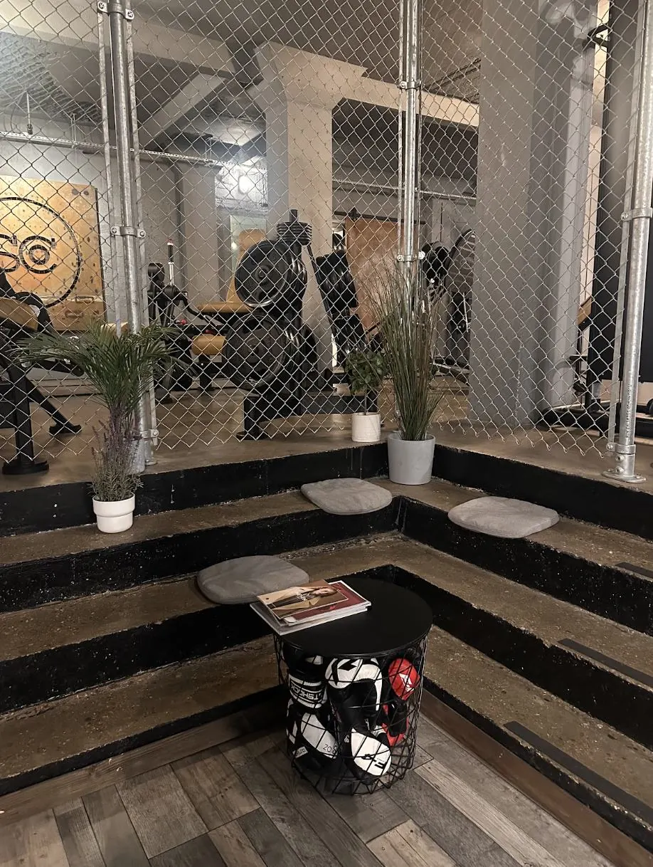Amor Therapies and State of Change Clinic — A quiet spot to catch your breath between sets.